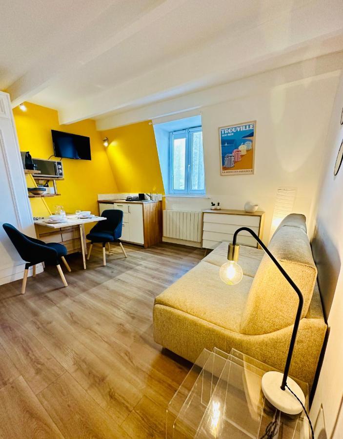 Studio Hissez Haut - Idealement Place, Plage, Restaurants, Commerces Trouville-sur-Mer Zewnętrze zdjęcie